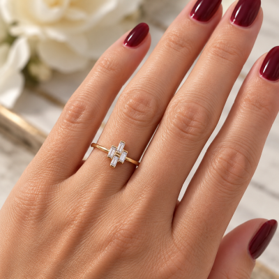 Sortija de Oro de 18 Quilates con Circonitas Talla Baguette/ Joyería Vergara